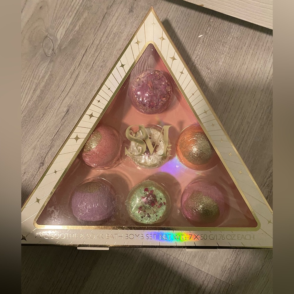 Luxurious Bath Bomb Set - Pink, Purple, Green, Gold